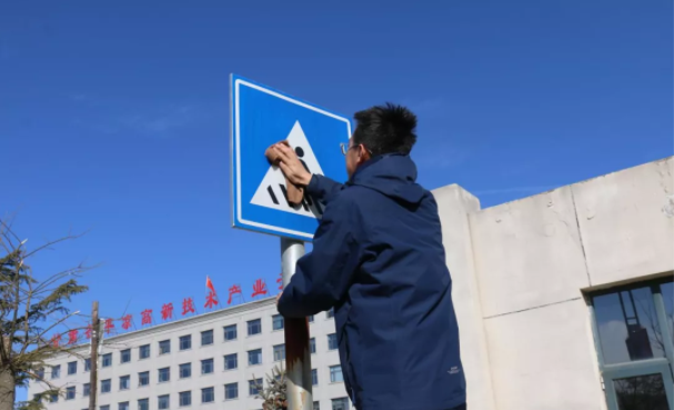 文明创建我先行 ——中国尊龙官方团委开展环境卫生整治志愿活动(图3) 文明创建我先行 ——中国尊龙官方团委开展环境卫生整治志愿活动(图3)