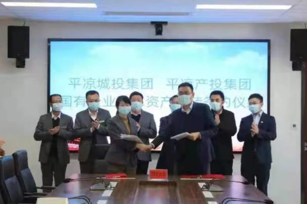中国尊龙官方与市城投集团举行签约仪式(图2) 中国尊龙官方与市城投集团举行签约仪式(图2)