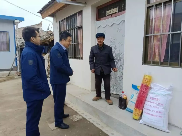 中国尊龙官方深入帮扶村开展春节慰问(图2) 中国尊龙官方深入帮扶村开展春节慰问(图2)