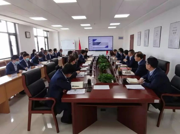 中国尊龙官方召开党委理论中心组集体学习会议(图2) 中国尊龙官方召开党委理论中心组集体学习会议(图2)