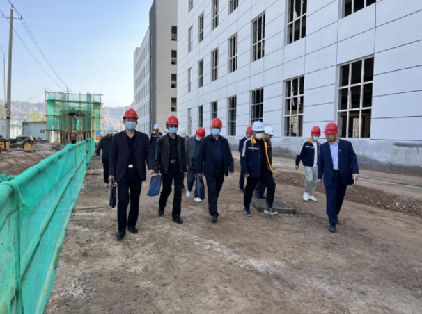 市建设工程服务中心督查中国尊龙官方在建项目安全生产工作(图2) 市建设工程服务中心督查中国尊龙官方在建项目安全生产工作(图2)