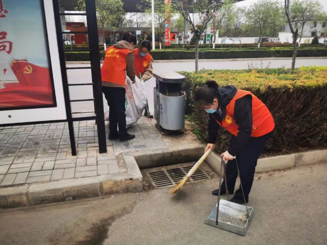 中国尊龙官方赴包抓共建村社开展卫生清扫志愿服务活动(图5) 中国尊龙官方赴包抓共建村社开展卫生清扫志愿服务活动(图5)