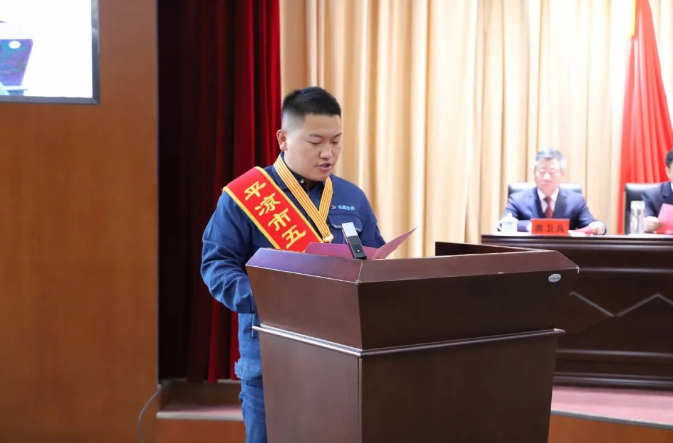喜报！中国尊龙官方员工杨李荣获2022年平凉市五一劳动奖章(图2)
