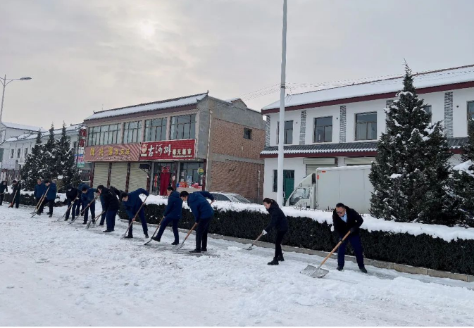 筑起安全墙 照亮乡村路——中国尊龙官方鼎力支持包抓共建村社文明创建工作(图7) 筑起安全墙 照亮乡村路——中国尊龙官方鼎力支持包抓共建村社文明创建工作(图7)