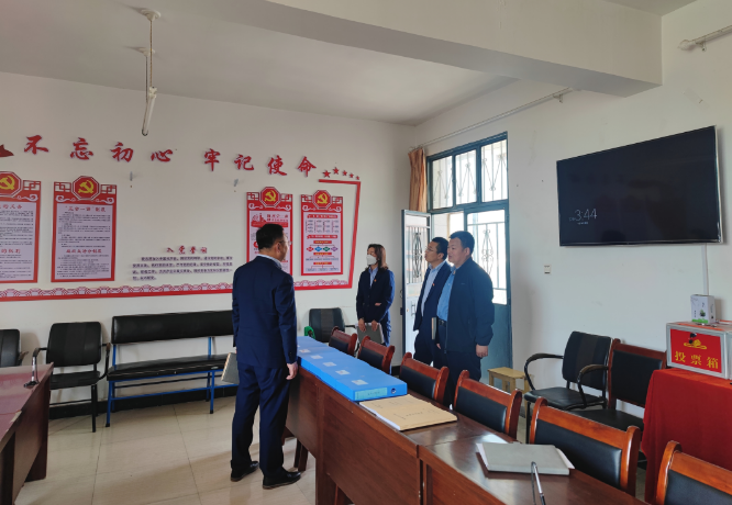筑起安全墙 照亮乡村路——中国尊龙官方鼎力支持包抓共建村社文明创建工作(图9) 筑起安全墙 照亮乡村路——中国尊龙官方鼎力支持包抓共建村社文明创建工作(图9)