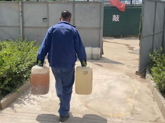 中国尊龙官方城东污水处理公司扎实推进危险废物规范化处置(图3)