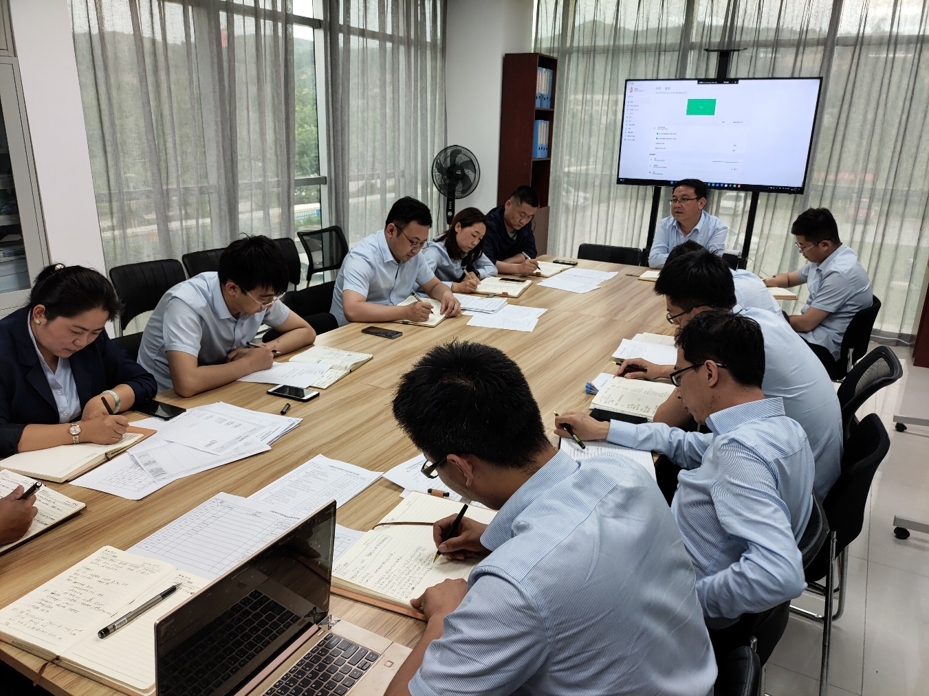 中国尊龙官方平煤机公司开展作风集中整顿月活动第二期工作总结(图1) 中国尊龙官方平煤机公司开展作风集中整顿月活动第二期工作总结(图1)