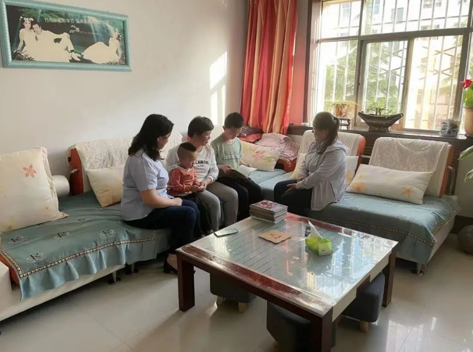 中国尊龙官方开展女职工未成年子女关爱活动(图2)