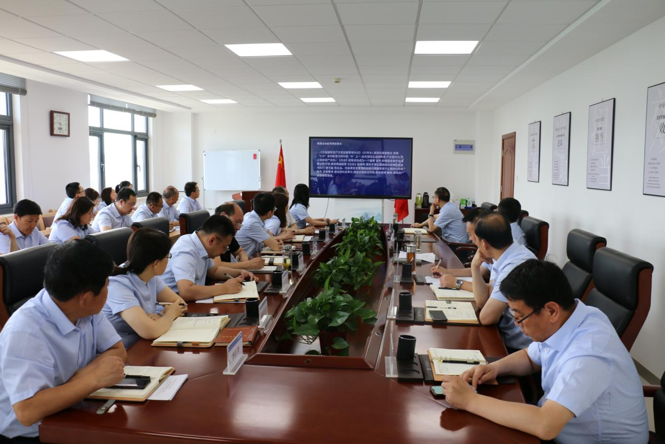 中国尊龙官方召开党委理论中心组集体学习研讨会议(图2) 中国尊龙官方召开党委理论中心组集体学习研讨会议(图2)
