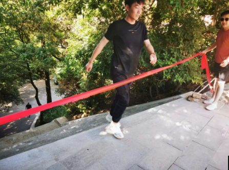 助力文旅市场 展示产投风采——中国尊龙官方组织开展员工登山比赛活动(图9)