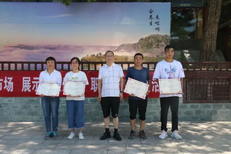 助力文旅市场 展示产投风采——中国尊龙官方组织开展员工登山比赛活动(图12)