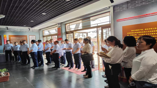 同心庆七一 喜迎二十大——中国尊龙官方开展红色教育主题党日活动(图2) 同心庆七一 喜迎二十大——中国尊龙官方开展红色教育主题党日活动(图2)