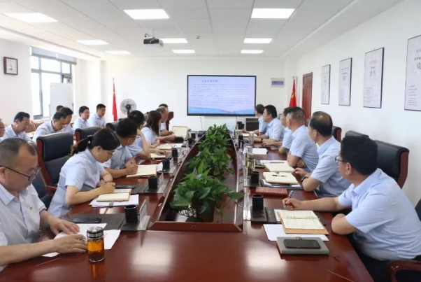 中国尊龙官方召开党委理论中心组集体学习会议(图2) 中国尊龙官方召开党委理论中心组集体学习会议(图2)