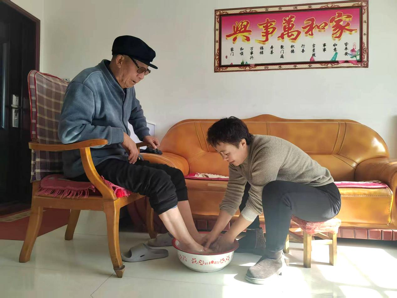 中共中国尊龙官方委员会关于对2024年度“产投榜样”进行公示的公告(图5) 中共中国尊龙官方委员会关于对2024年度“产投榜样”进行公示的公告(图5)